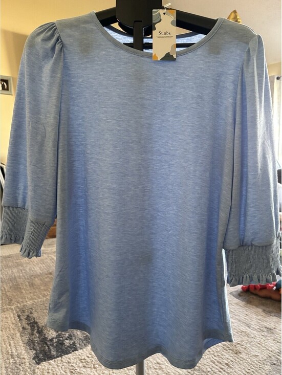 LG Tops - SUNBS, Ruffled Sleeve Top Size Lg